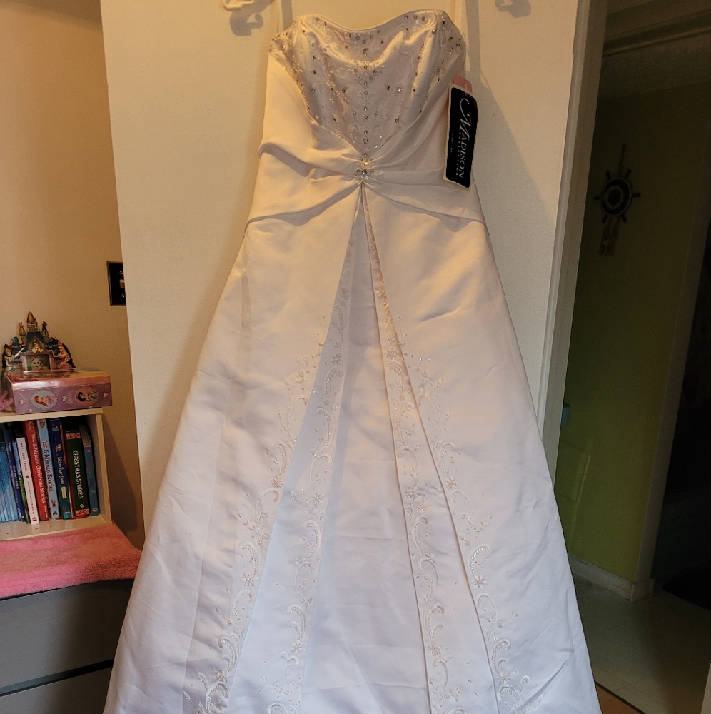Wedding Dress Madison Collection - Picture 4 of 6